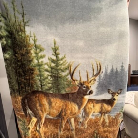 Northwest Plush Reversible Blanket – Joe Hautman Whitetail Deer – 60" x 50" EUC - Picture 3 of 5